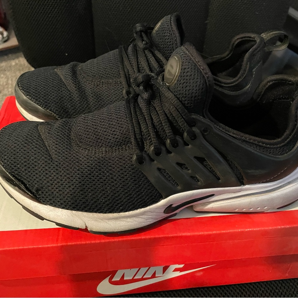 Nike Women’s Air Presto Black/White - Size 8